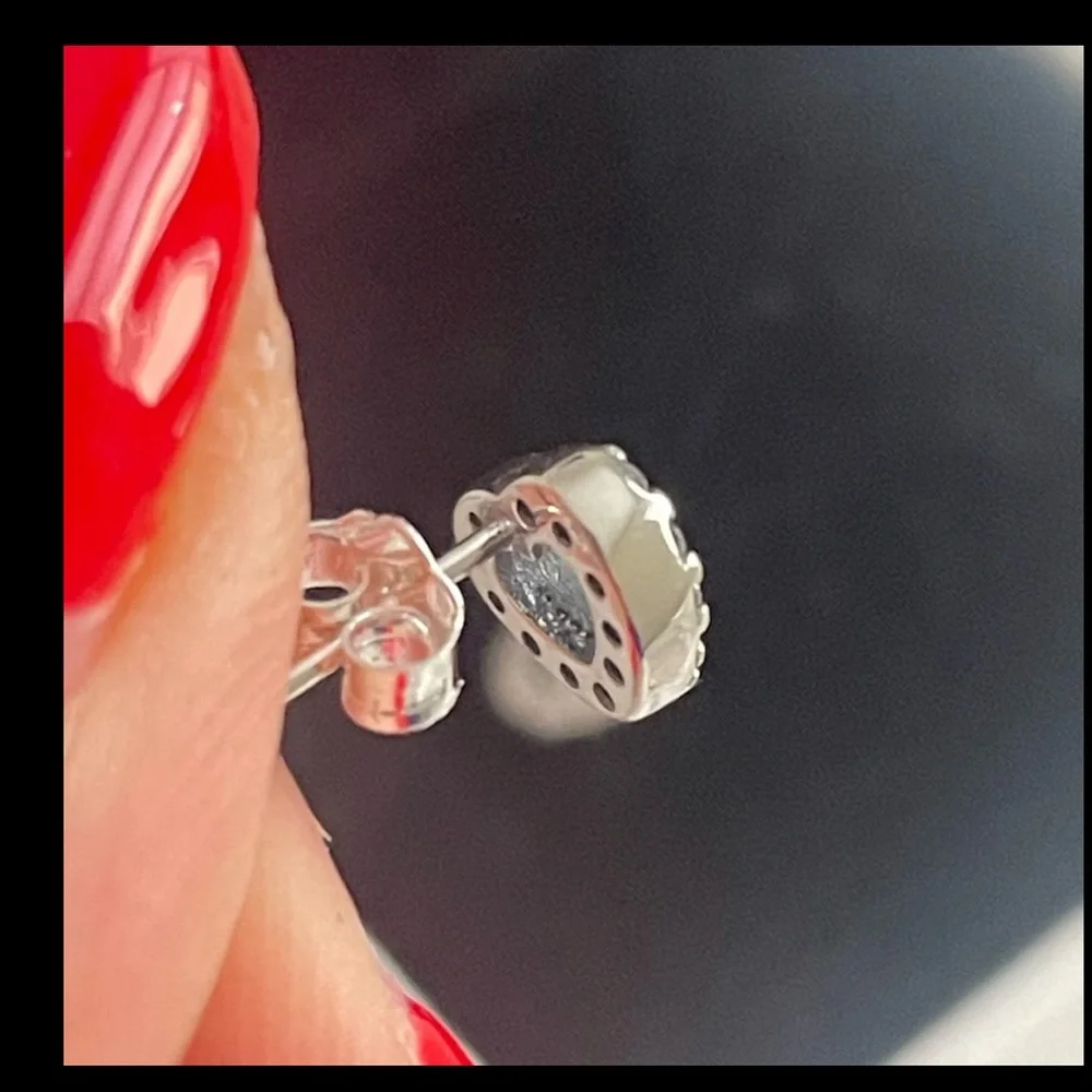 Elegant Silver Heart Stud Earrings - Picture 3 of 4